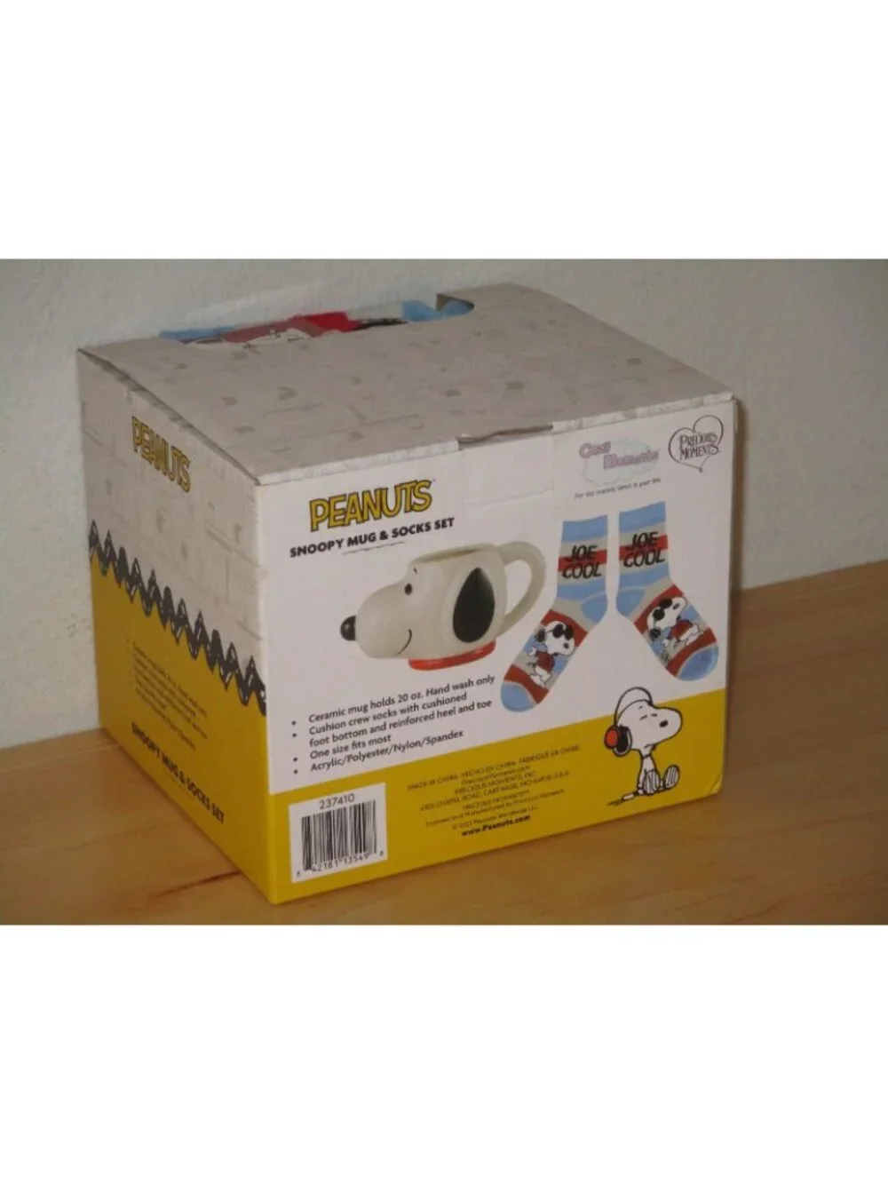 Snoopy Mug and Socks Peanuts Joe Cool Sock 20 Oz Ceramic Mug Brand New in Box